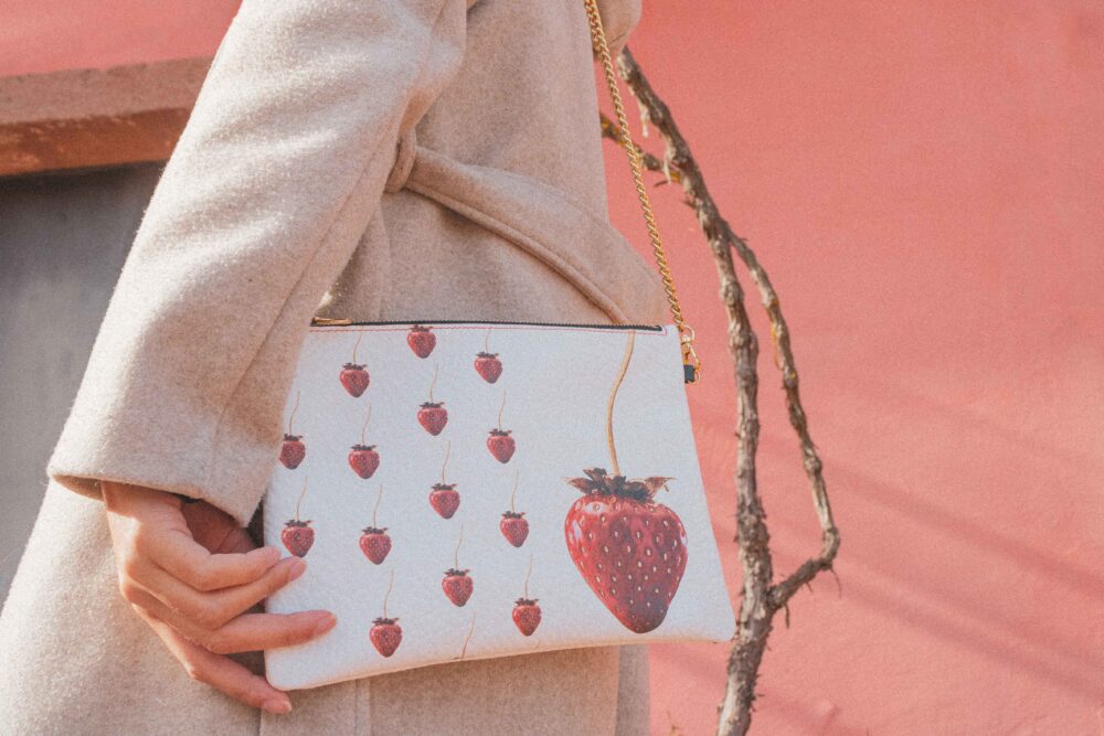 Pochette Fragola bianca testurizzata - immagine 4